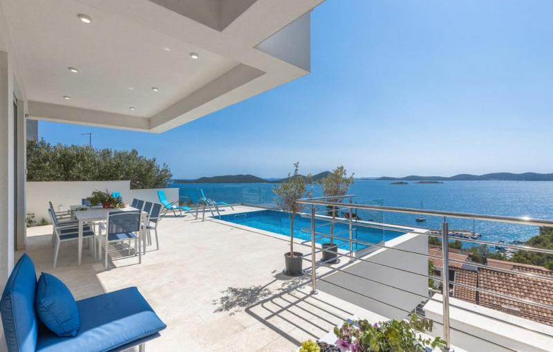 Luxury villa Fleur with pool - image 20
