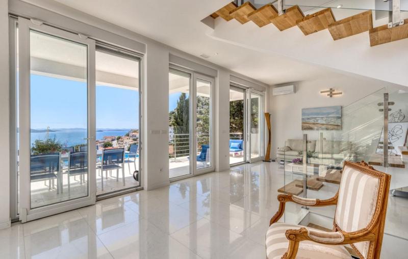 Luxury villa Fleur with pool - image 13