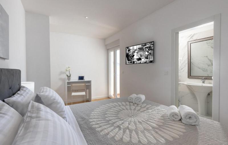 Luxury villa Fleur with pool - image 29