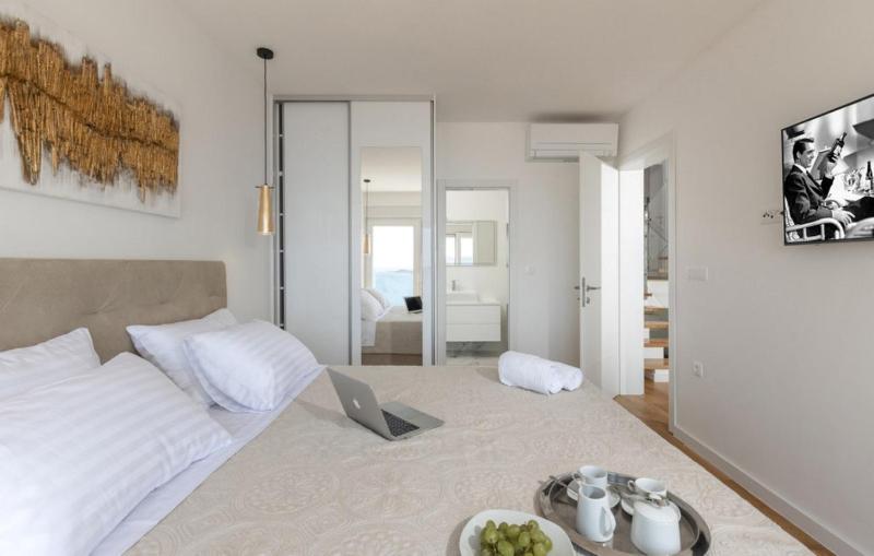 Luxury villa Fleur with pool - image 22