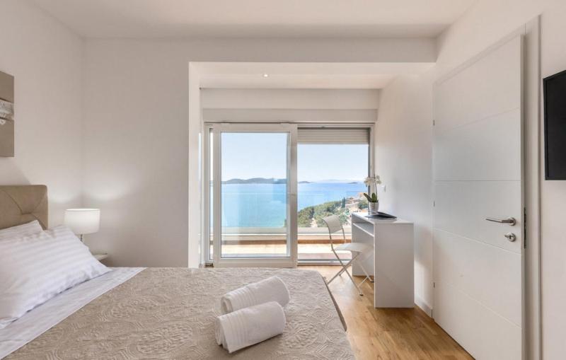 Luxury villa Fleur with pool - image 3