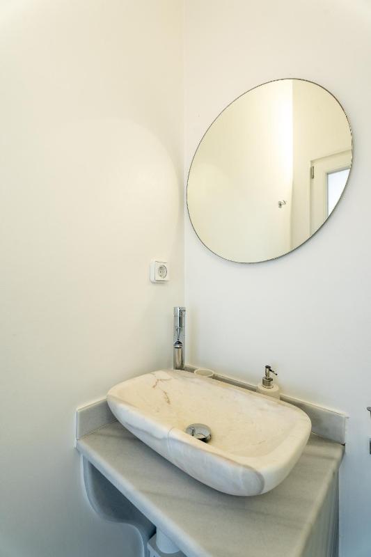 Queen Deluxe Room image 2