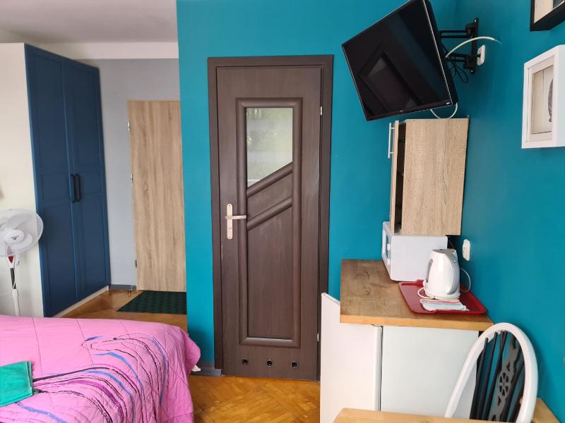 Double Room with Balcony image 4