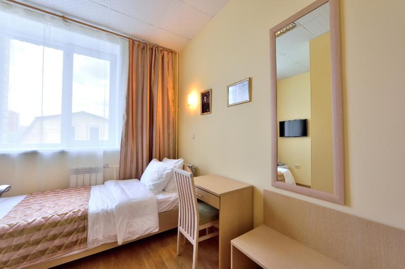 Single Room image 3