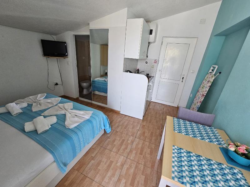 Apartments Mirjana - image 19