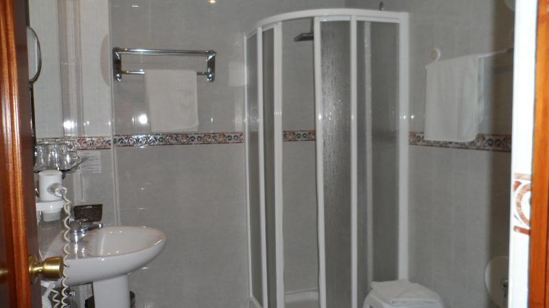 Double Room image 4
