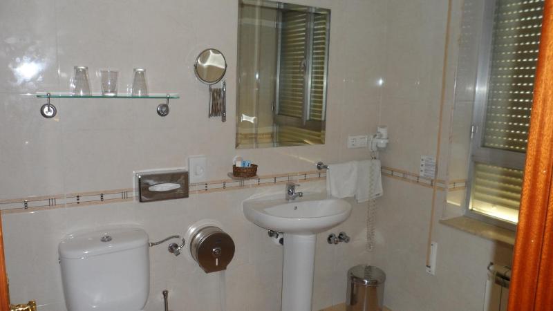 Double Room image 3