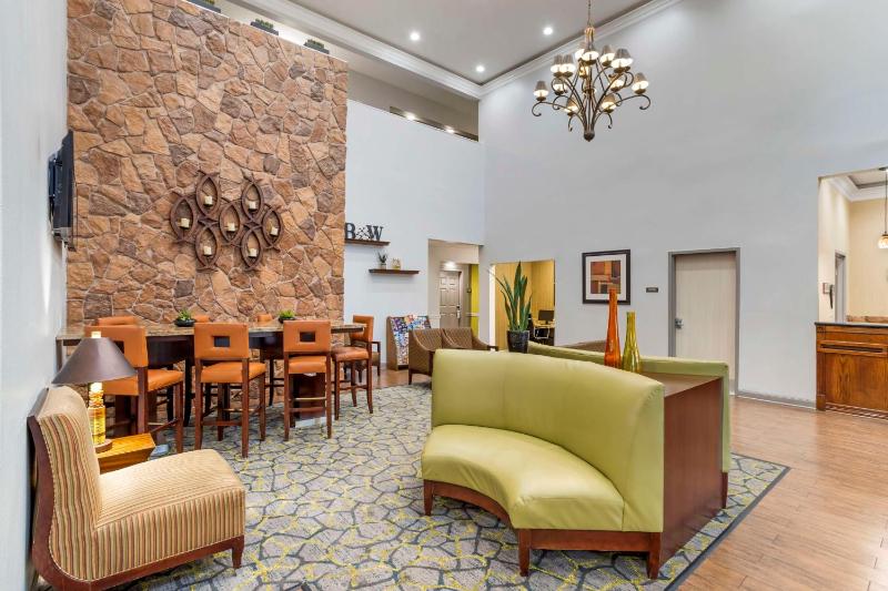 Best Western Plus Hobby Airport Inn & Suites - image 3