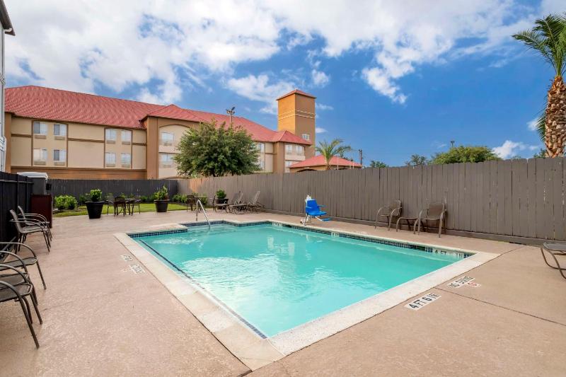Best Western Plus Hobby Airport Inn & Suites - image 26