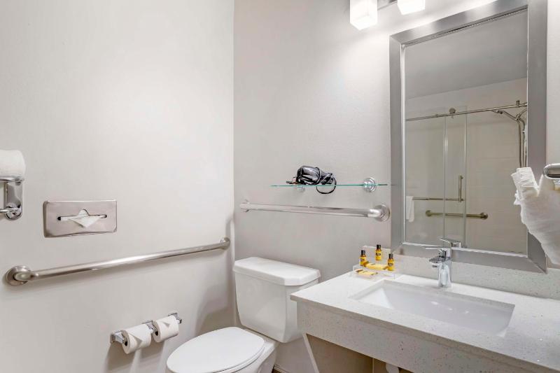 King Room with Roll-in Shower - Disability Access/Non-Smoking image 2