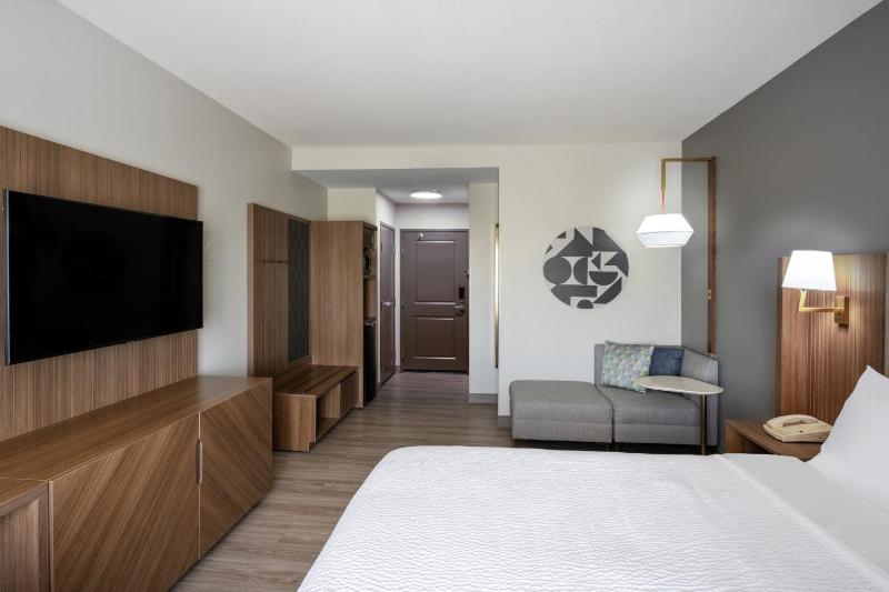 Standard King Room image 1