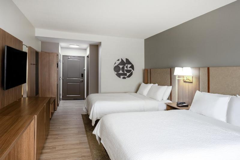 Room with Two Beds - Hearing Accessible - Non-Smoking image 4