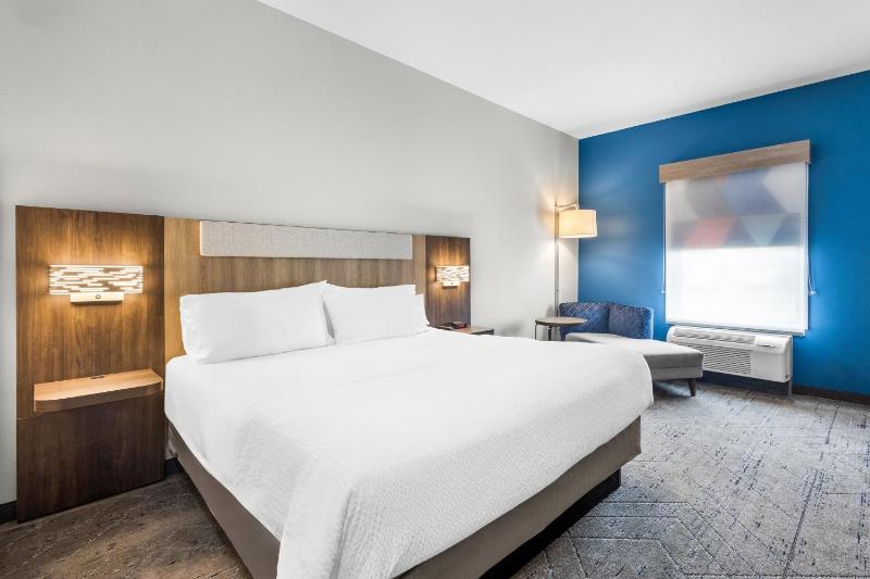 Standard King Room image 1