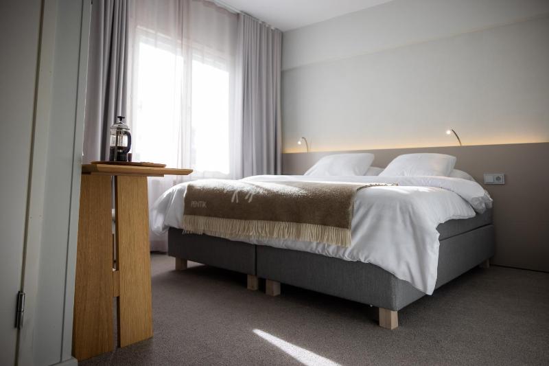 Standard Double Room image 3