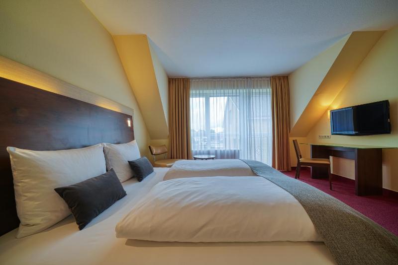 Double Room image 3