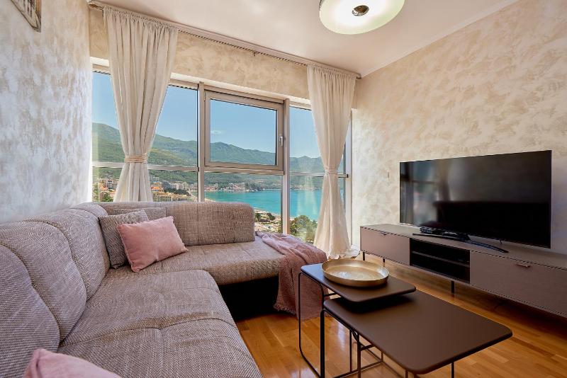 One-Bedroom Apartment image 2