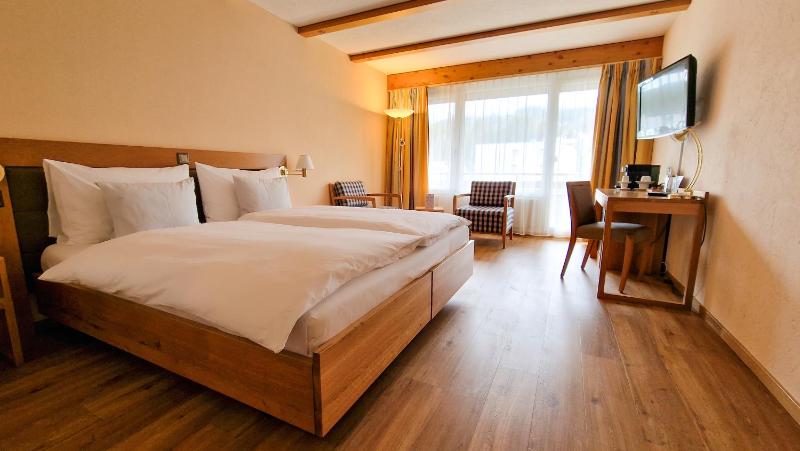 Standard Double Room image 4