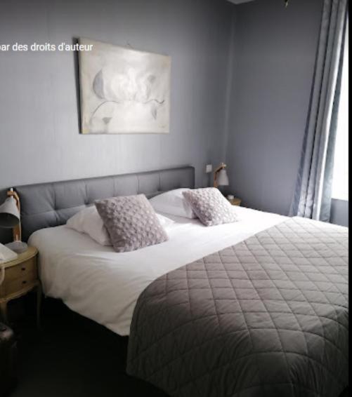 Classic Double Room image 3