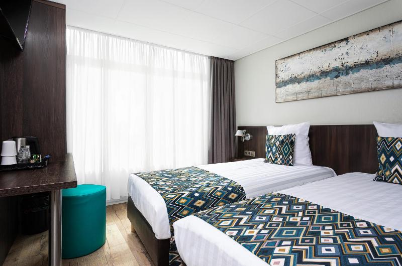 Twin Room image 1