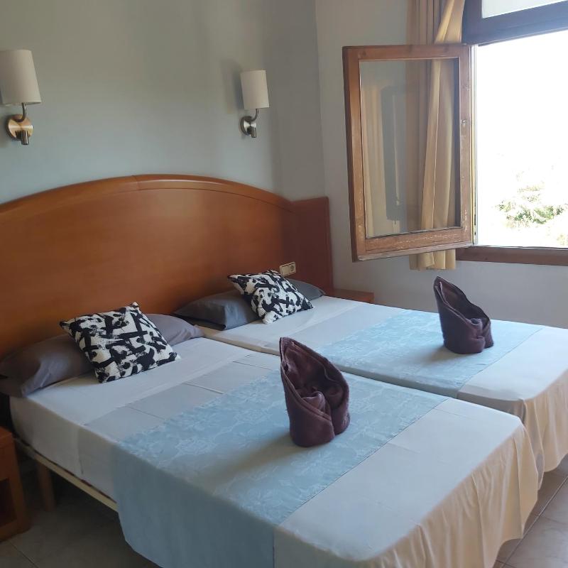 Double Room image 3