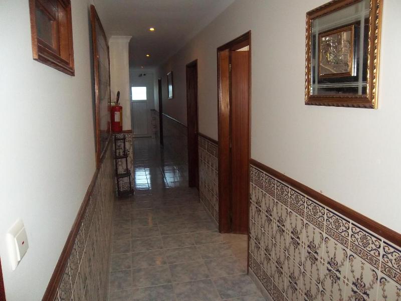 Twin Room image 3