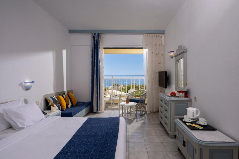Double Room with Sea View image 1