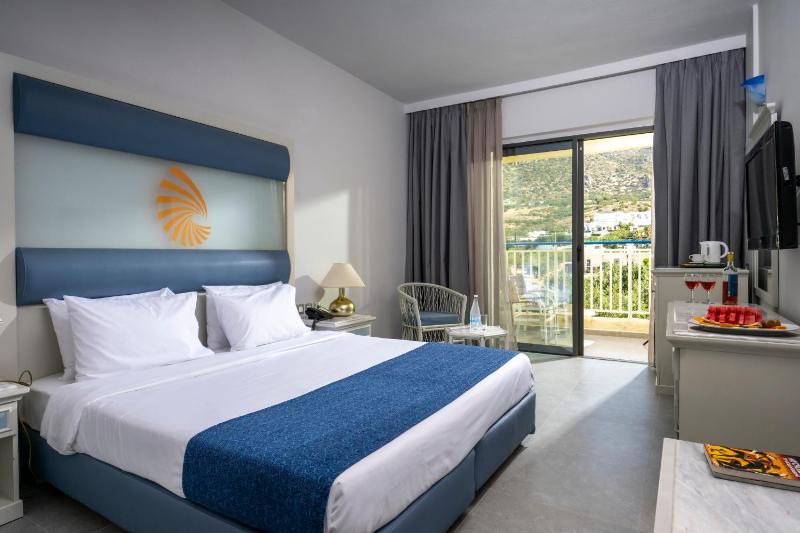 Double Room with Garden View image 4