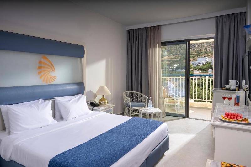 Double Room with Garden View image 1