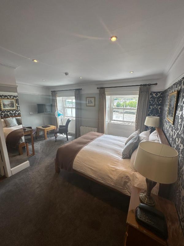 Deluxe Double Room with Sea View image 3