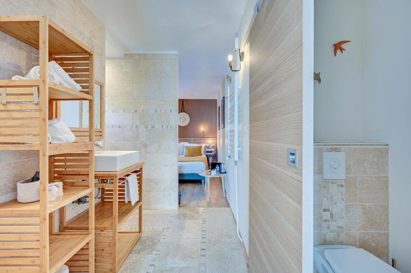 Double Room with Hot Tub image 4