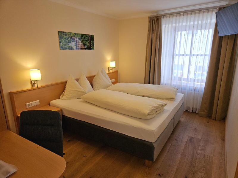 Double Room image 3