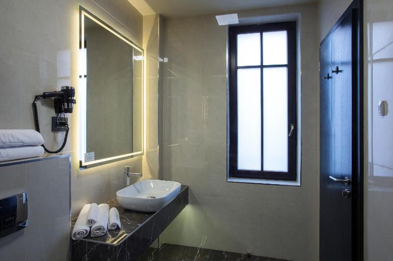 Old Town Hotel - image 37