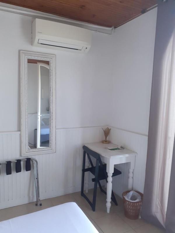 Small Double Room image 4