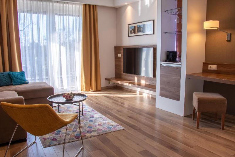 Suite with Garden View image 1