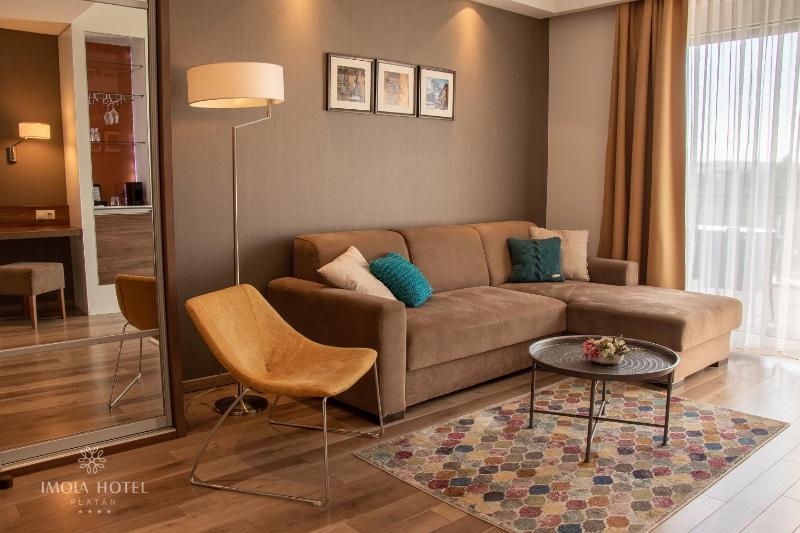 Suite with Garden View image 2