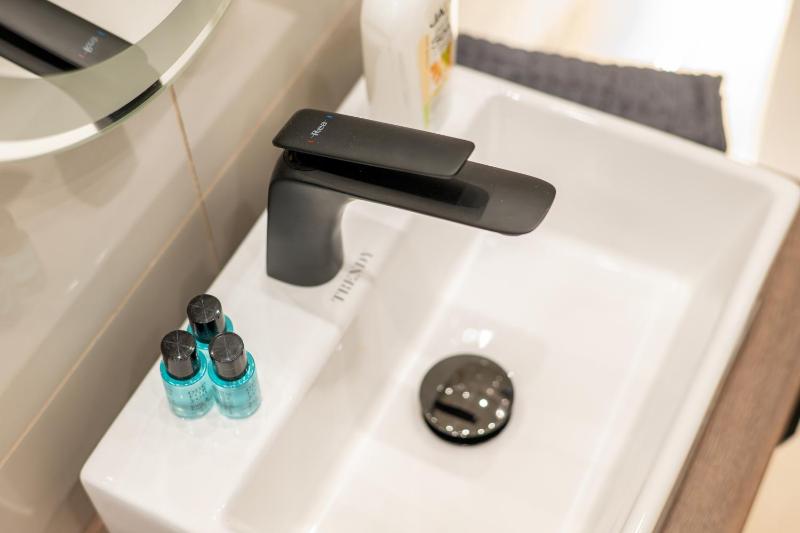 D52 Luxury Suite - image 4