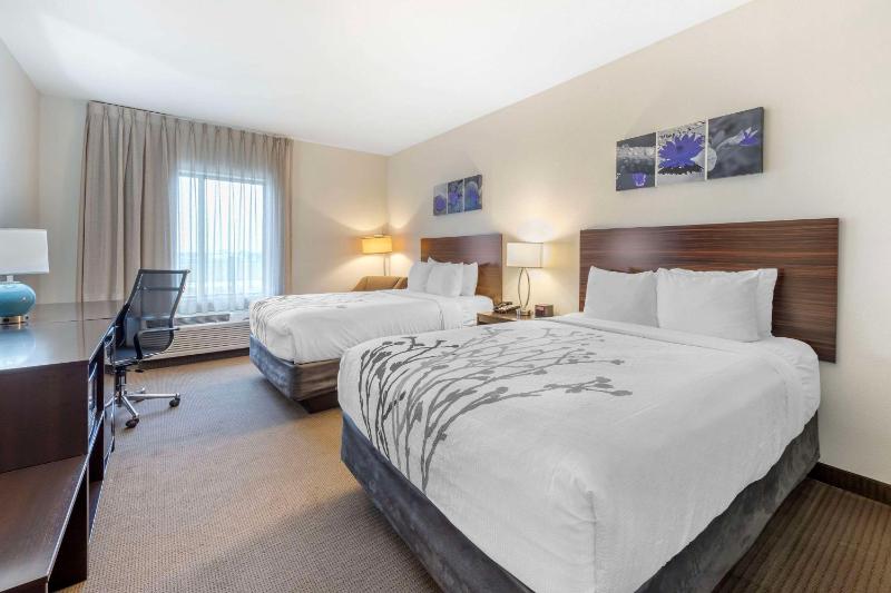 Queen Room with Two Queen Beds - Non-Smoking image 1
