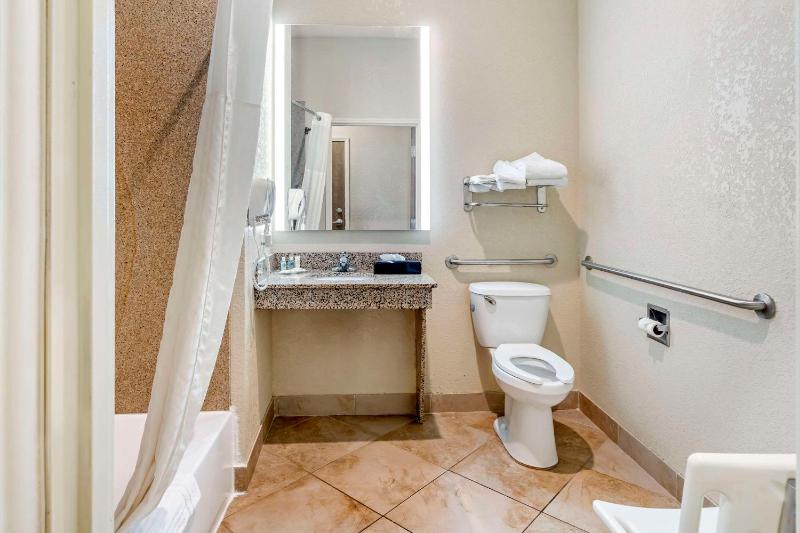 Standard King Suite - Accessible/Non-Smoking image 2