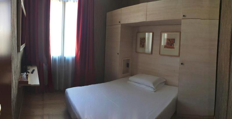 Small Single Room image 1