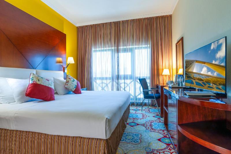 Standard King Room image 4