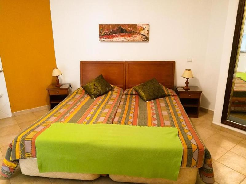 Economy Twin Room image 4