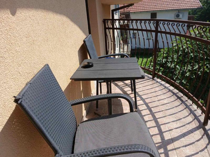 King Room with Balcony image 3