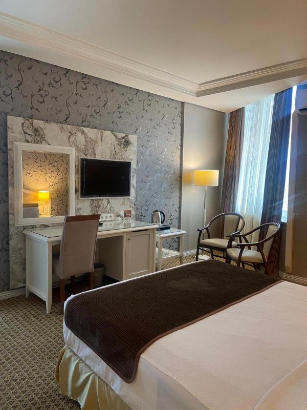 Standard Double Room image 3