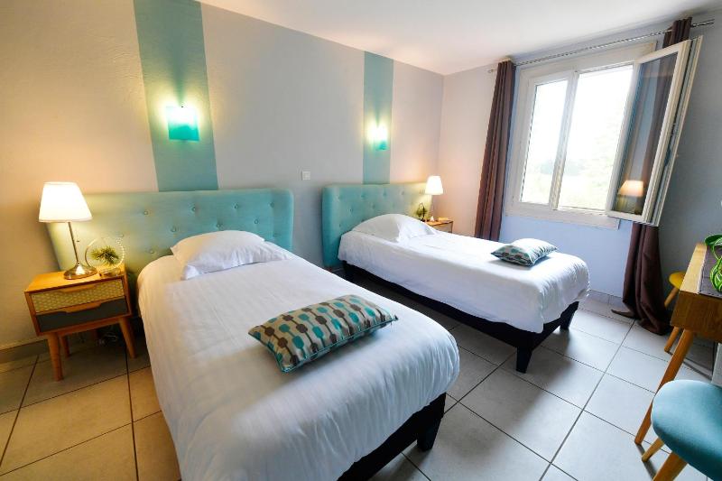 Superior Twin Room image 1