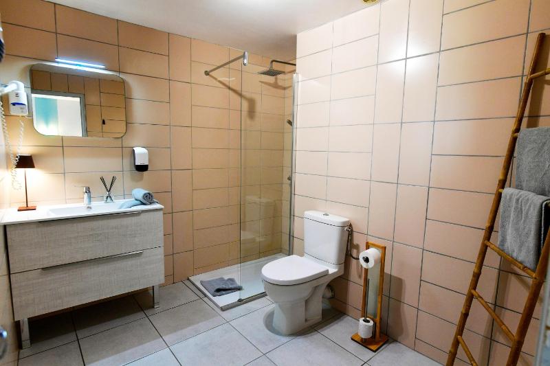 Superior Twin Room image 4