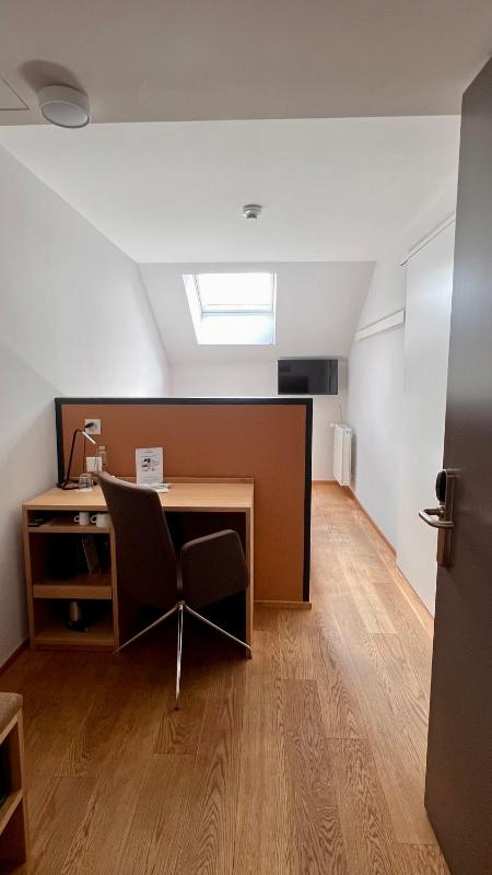 Single Room image 3
