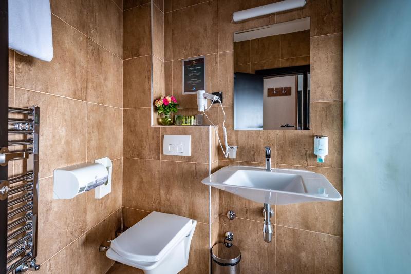 Standard Room image 4