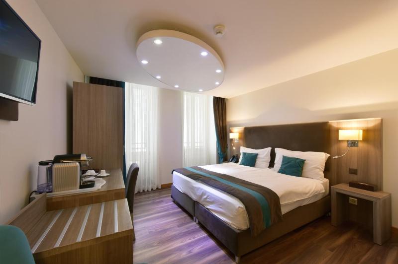 Superior Double or Twin Room image 1