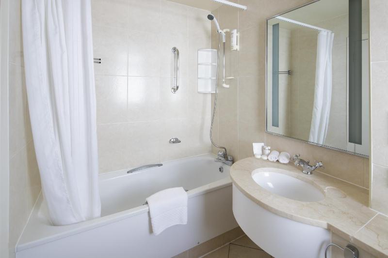 Classic Double Room image 3