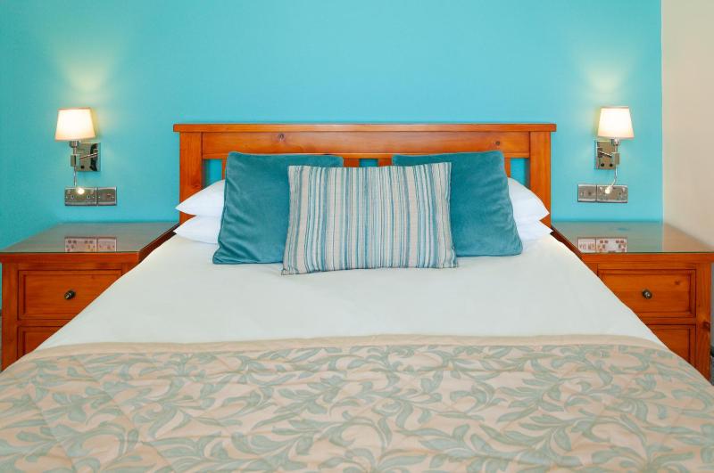 Deluxe Double Room with Sea View image 4